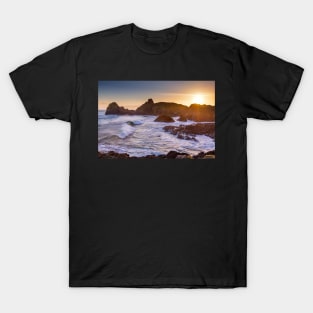 Kynance Cove at sunset in Cornwall T-Shirt